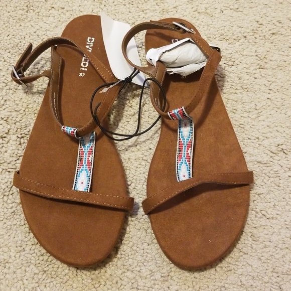 NWT H&M Brown Tribal Sandals - Picture 2 of 3